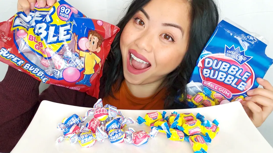 Bubblegum Asmr Relaxing Chewing Sounds Small And Big Bubbles Dubble