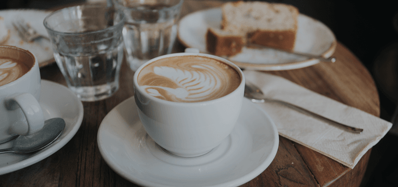 Un café con pan