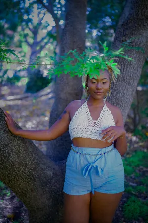BuyMeACoffee profile picture for @essence