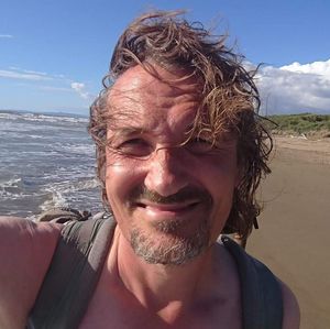 vaughnhollund