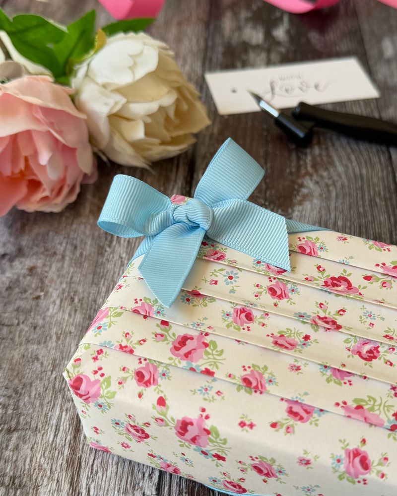 The not so glamorous reality of running a gift wrapping business... 🎀