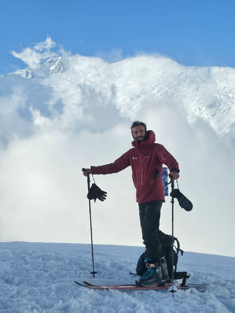 Dal bikepacking alla montagna immensa: inizia la sfida al Lenin Peak
