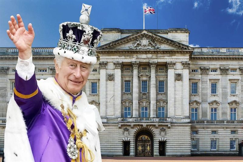£369m of tax payer money spent on Buckingham palace and nobody wants to live there.
