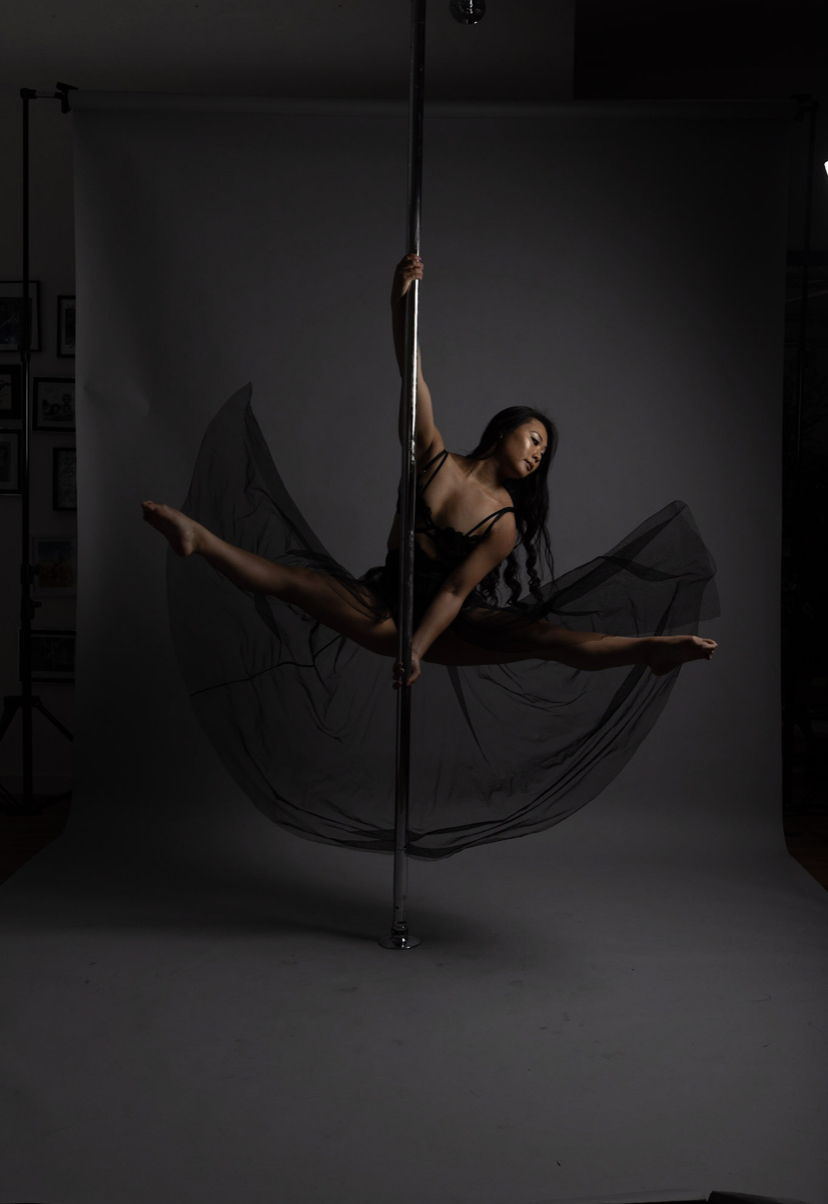 black miss pole dance black miss pole dance