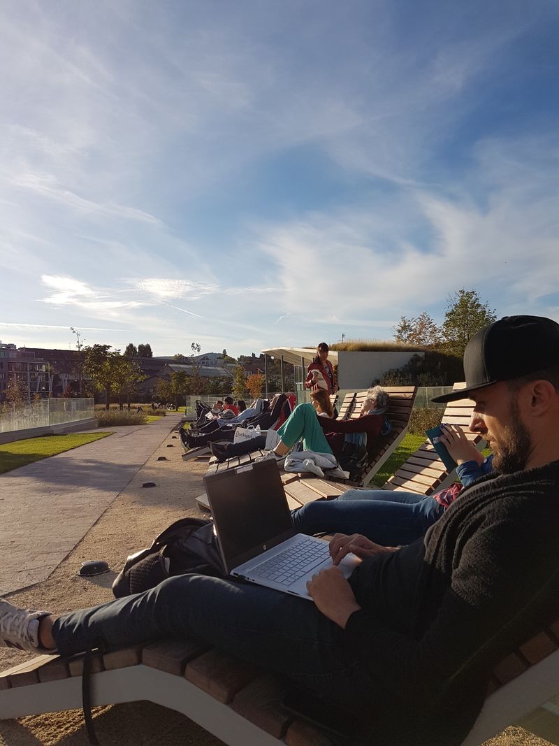 The pleasures of the Millenaris Park 🙌🏻