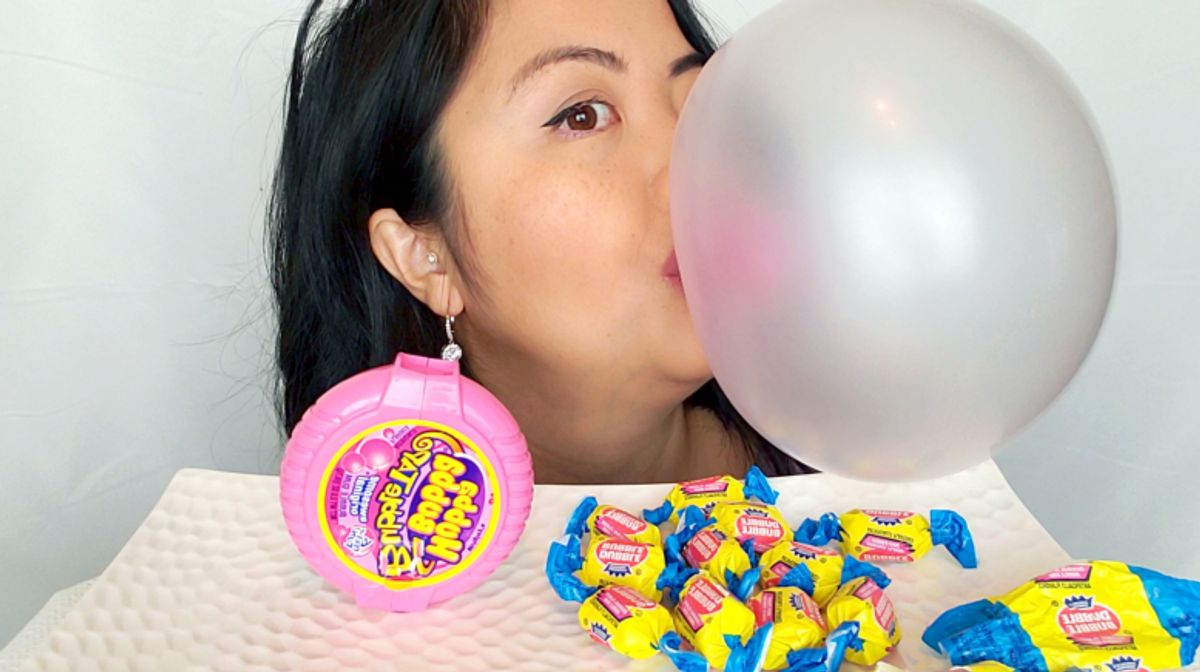 ASMR Bubble Gum Blowing Big Bubbles, Fast Gum Chewing, Dubble Bubble vs