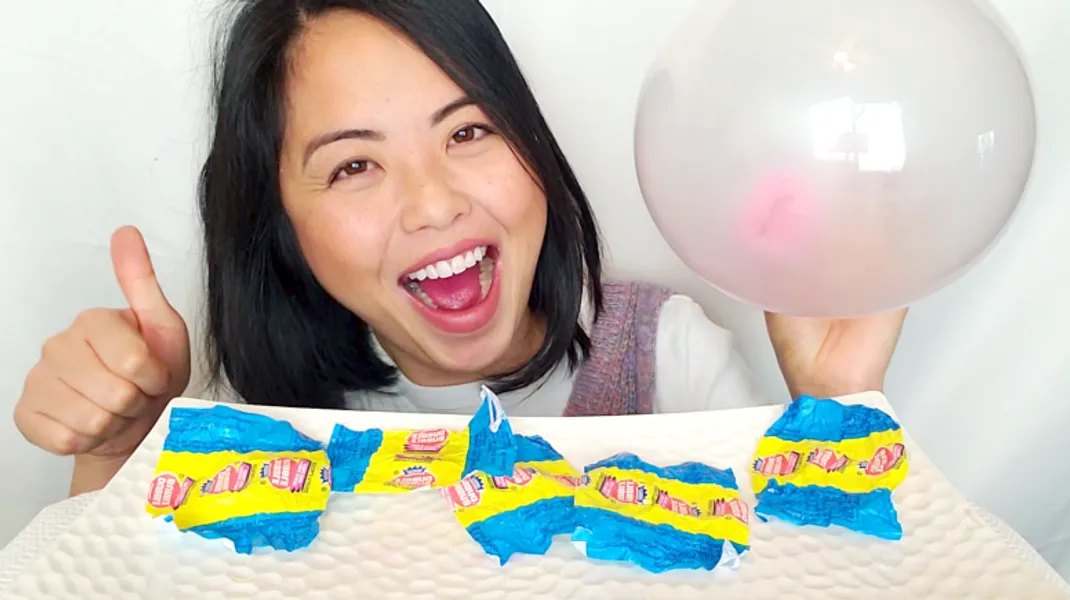 ASMR Bubble Gum Blowing Big Bubbles, Chewing Sounds, 5 Dubble Bubble