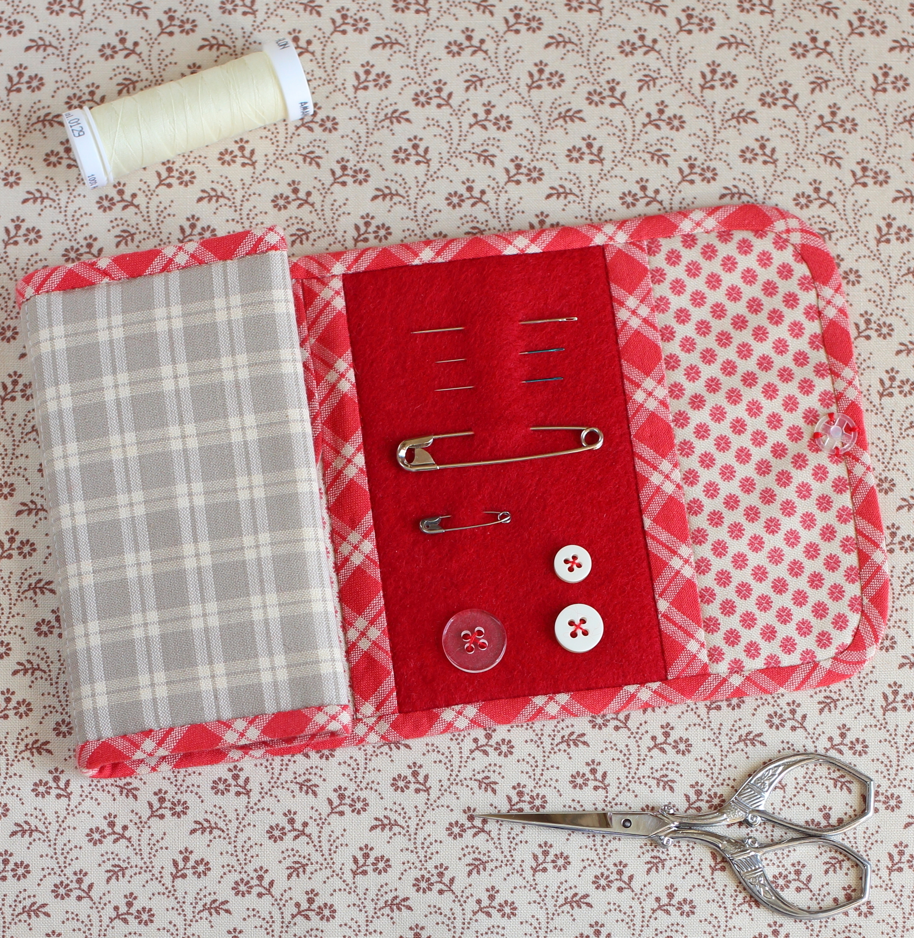 MIL-SPEX Roll-up Sewing Kit