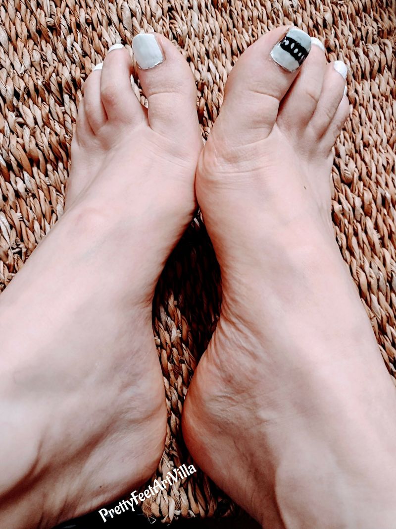 Do you like white pedi?😋