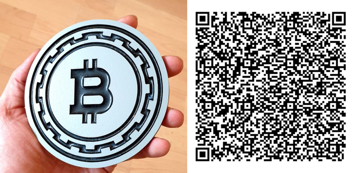 Podpivnik s grafikou Bitcoinu zaliaty epoxidom