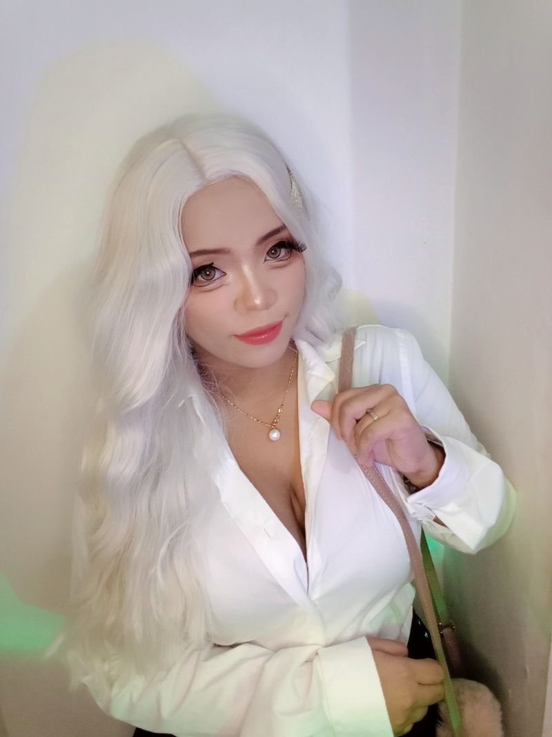 Gyaru Invasion Cosplay