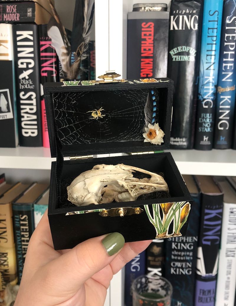 Flowery rabbit display