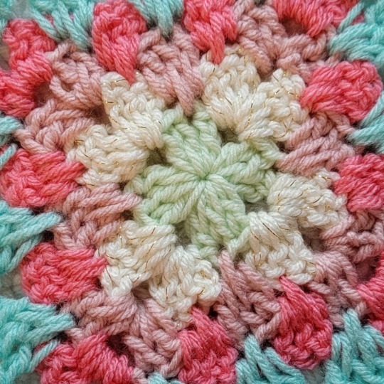 Photo Tutorial - Crochet Pattern: Spiked Granny Square ...