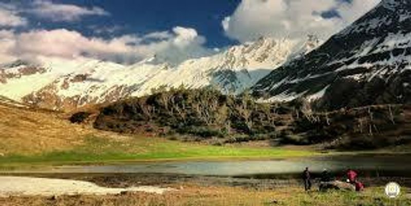 Experience the thrill of Trekking: Discovering the beauty of Ruinsara Lake