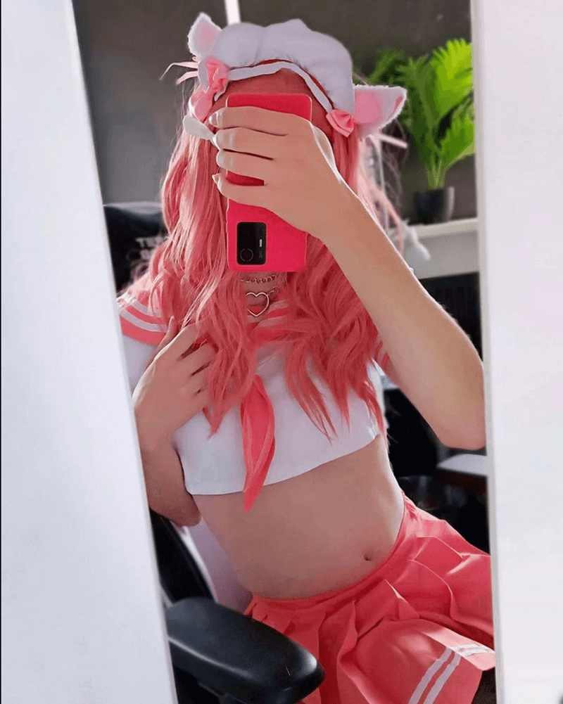 Hellooo~ I'll slowly be filling this page with my content as well ^^