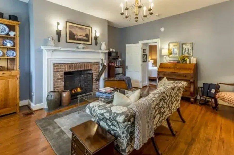 Bed And Breakfast vs Airbnb Understanding The Key Differences — Willis Graves Bed & Breakfast