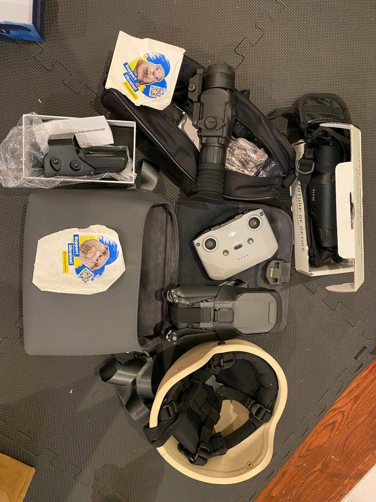 Lets support Ukraine with Hazel and Pushan — Otters Hazel & Pushan