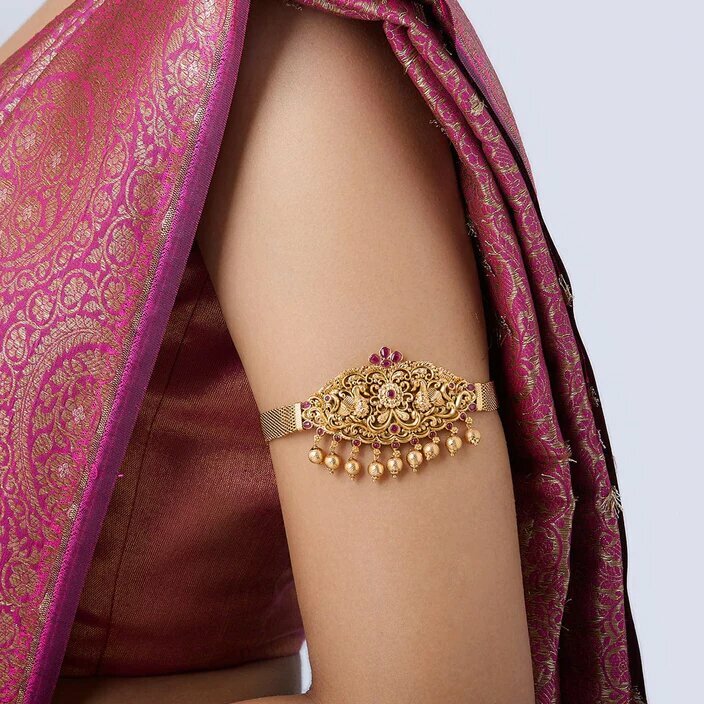 The Art of Adornment: How Muhurtham Jewellery Enhances the Bride's Look 