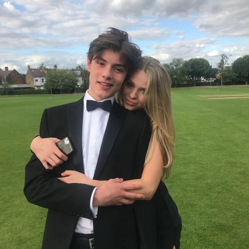 Men in black apart from this nob who decided to turn up in a grey car boot sale suit
