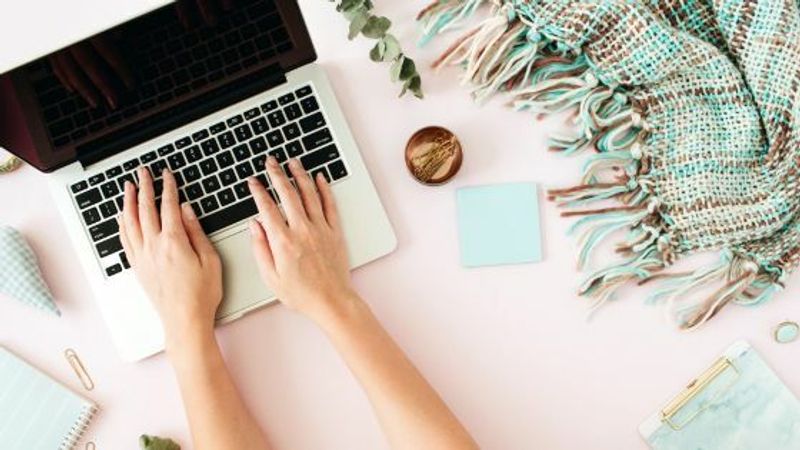 Beyond Words: Harnessing the Impact of Visuals in Blogging