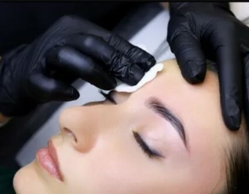Gain Fabulous Experience  With Our Eyelashes Extension Course