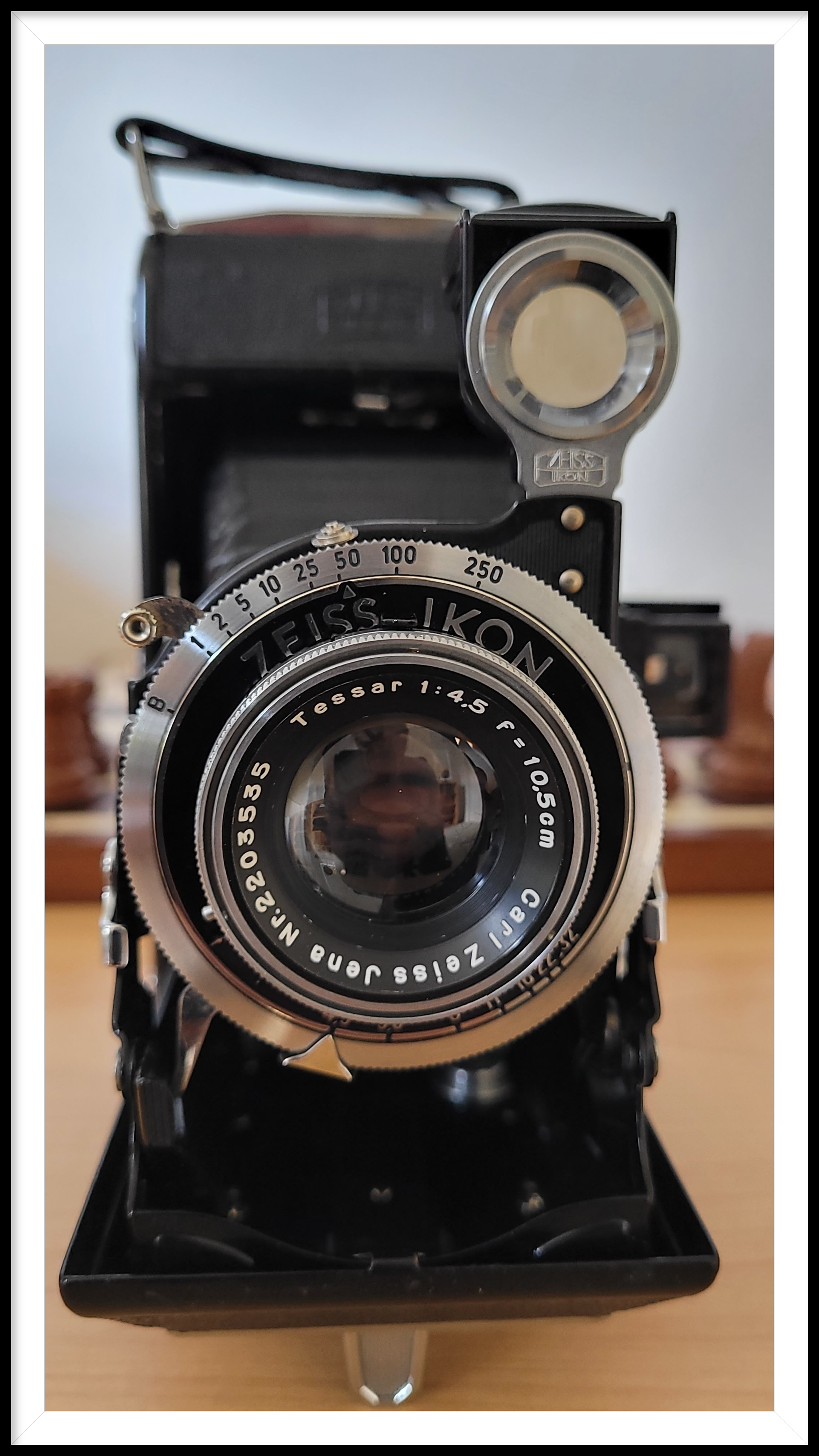 The Timeless Charm of My Zeiss Ikon Ikonta 521/2 (1938) — Henry