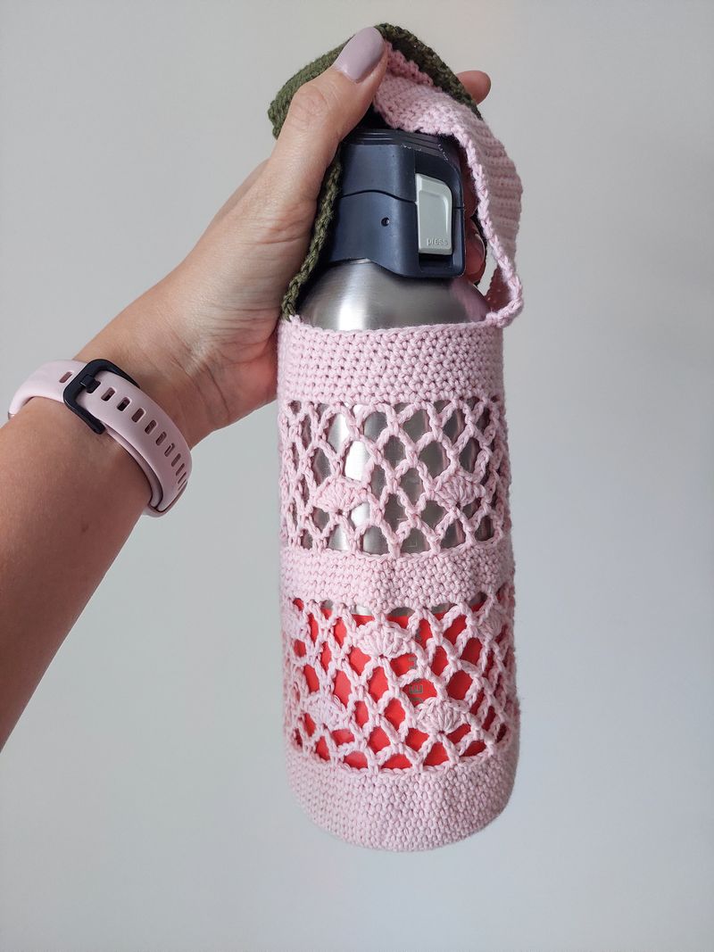How to crochet a stylish water bottle tote