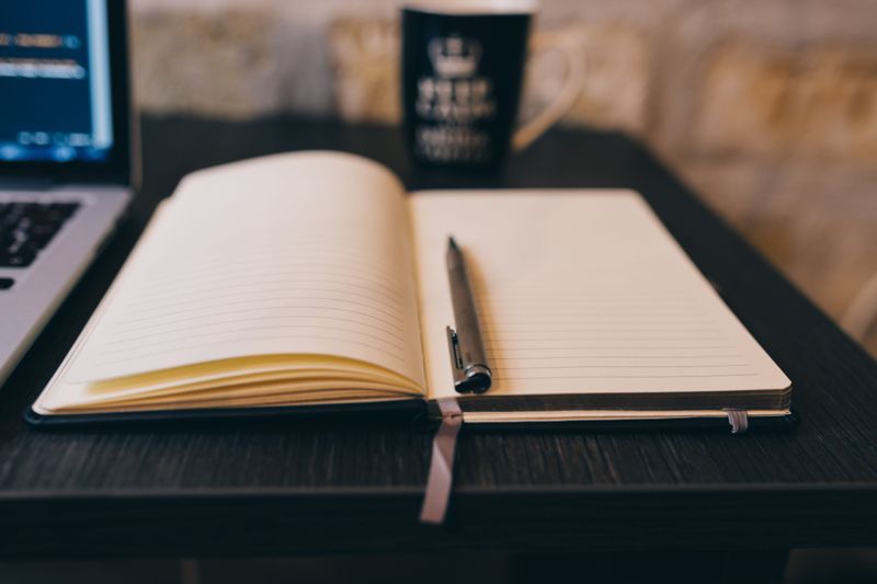Como voltei a usar cadernos de papel para aumentar minha produtividade e intencionalidade