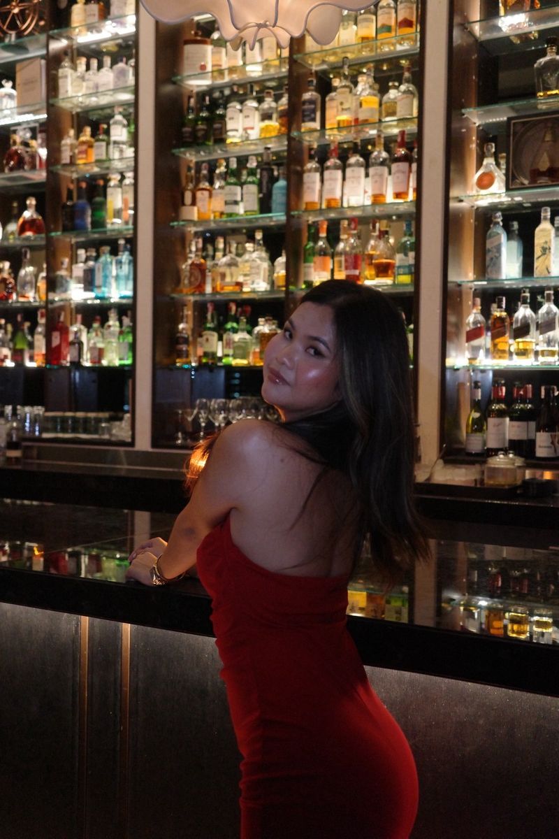 Friday night in Bangkok 🍸🌆 How is your day?! ❤️