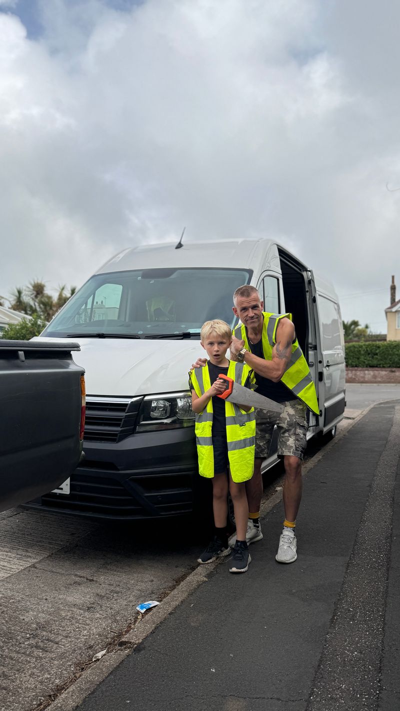 I BOUGHT A VW CRAFTER… NOW I’M RIPPING IT APART! 🔧🚐
