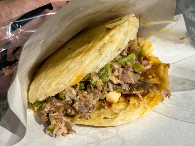 Rou Yi Shou Rou Jia Mo . 肉一手 肉夾饃: The Highly Rated Street Food In Taichung, Taiwan