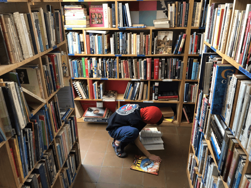 Where to find books-in-English in Zaragoza, Spain