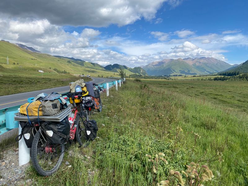 China: Day 16 Zhongfengchang to Xorma (81km)