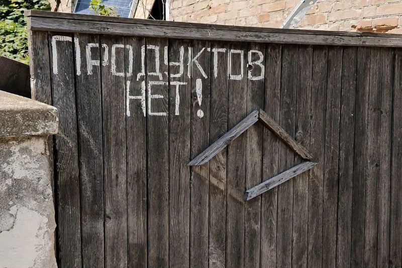 Russian Forces Deliberately Push 2,000 Residents of a Ukrainian Town into Starvation