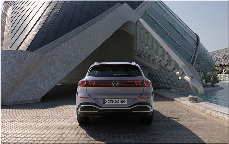 New Mercedes GLC 400 Electric SUV Combines 483 hp and Luxury