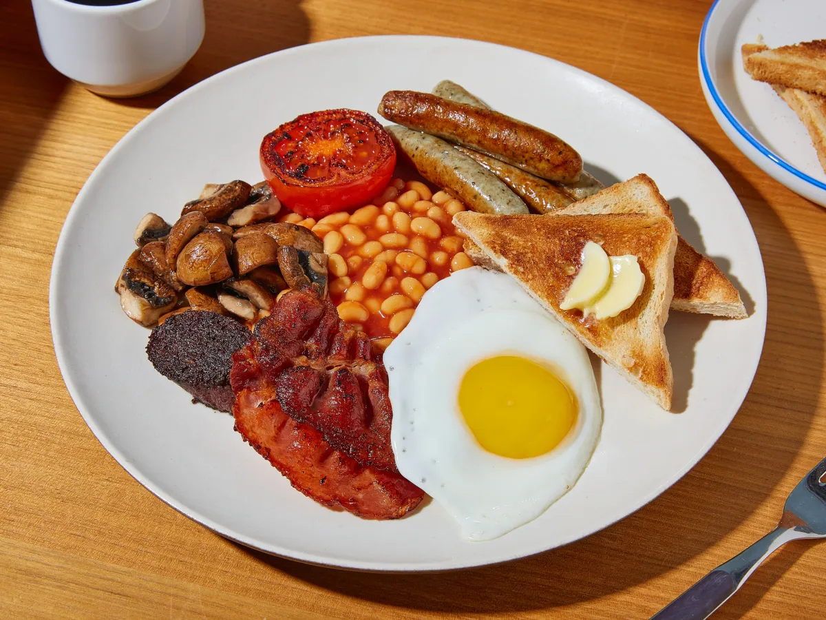 Full English breakfast in a Bangkok pub