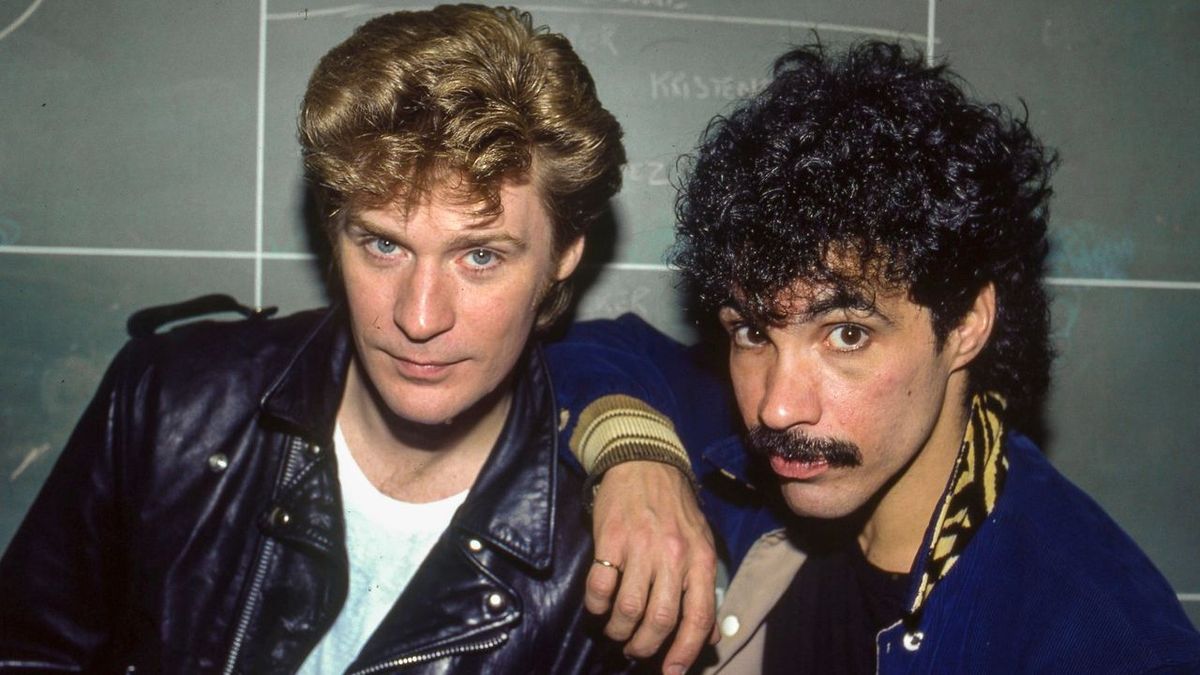 Hall And Oates - Out of Touch