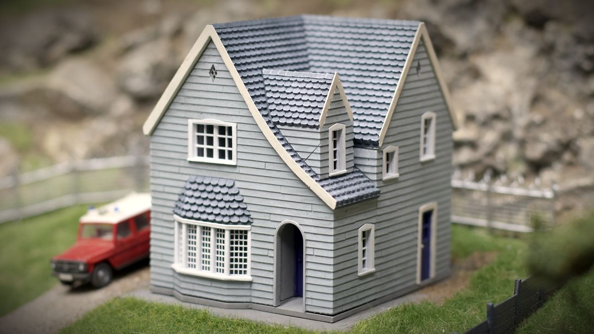 HO Scale European Suburban Home No. 1