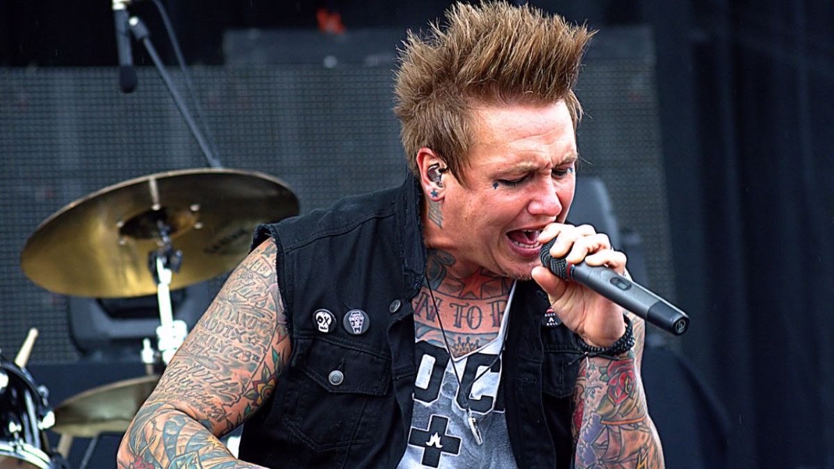 Papa Roach - Getting Away with Murder