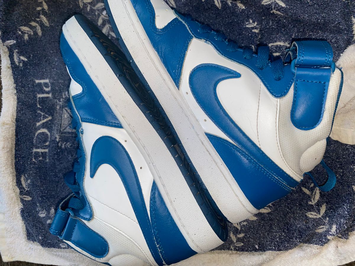{SOLD}Gently Used  MATCHING{ Nike} Shoes - Size 7y & Size 5.5y
