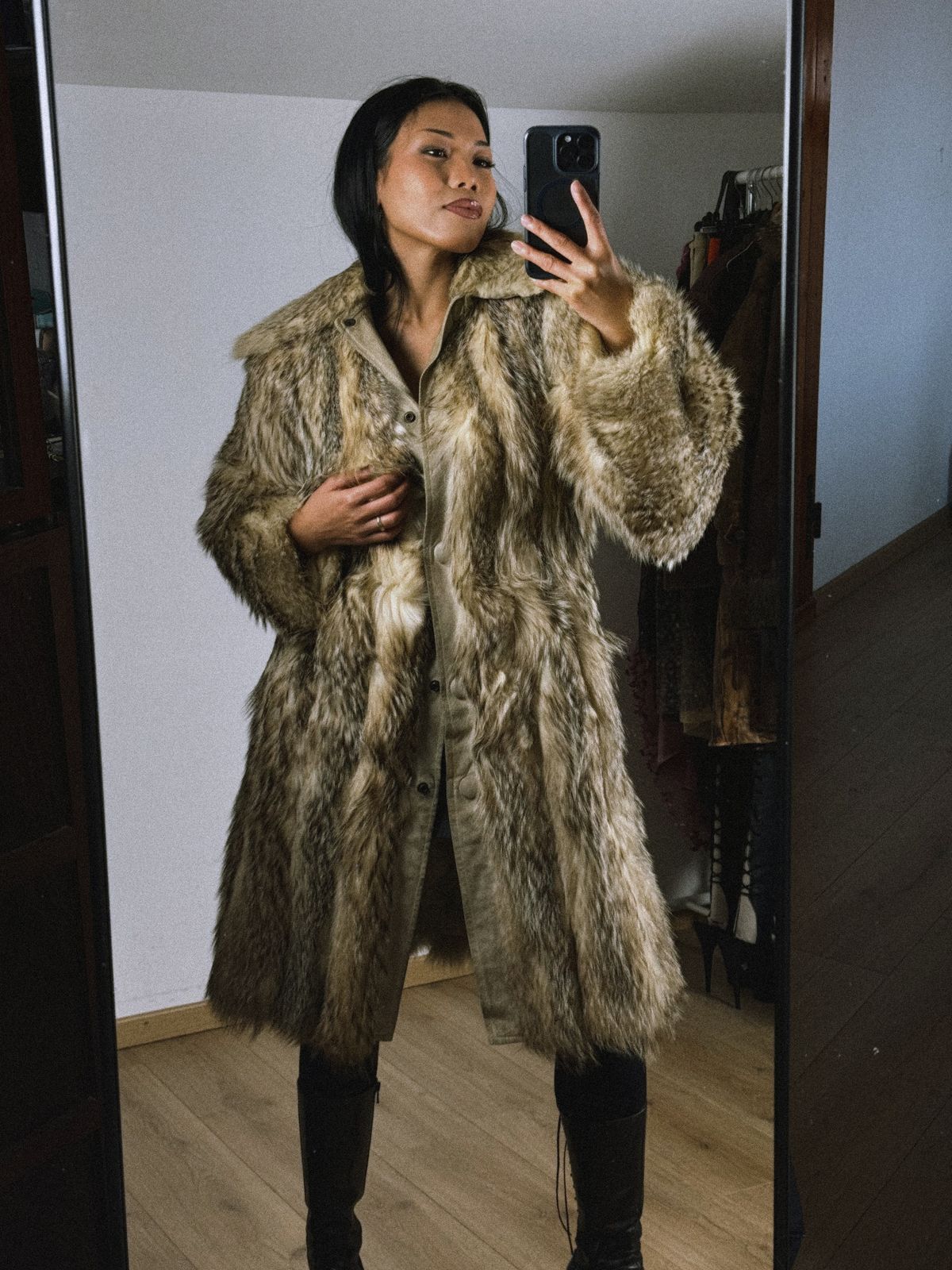 I’m selling this vintage coat