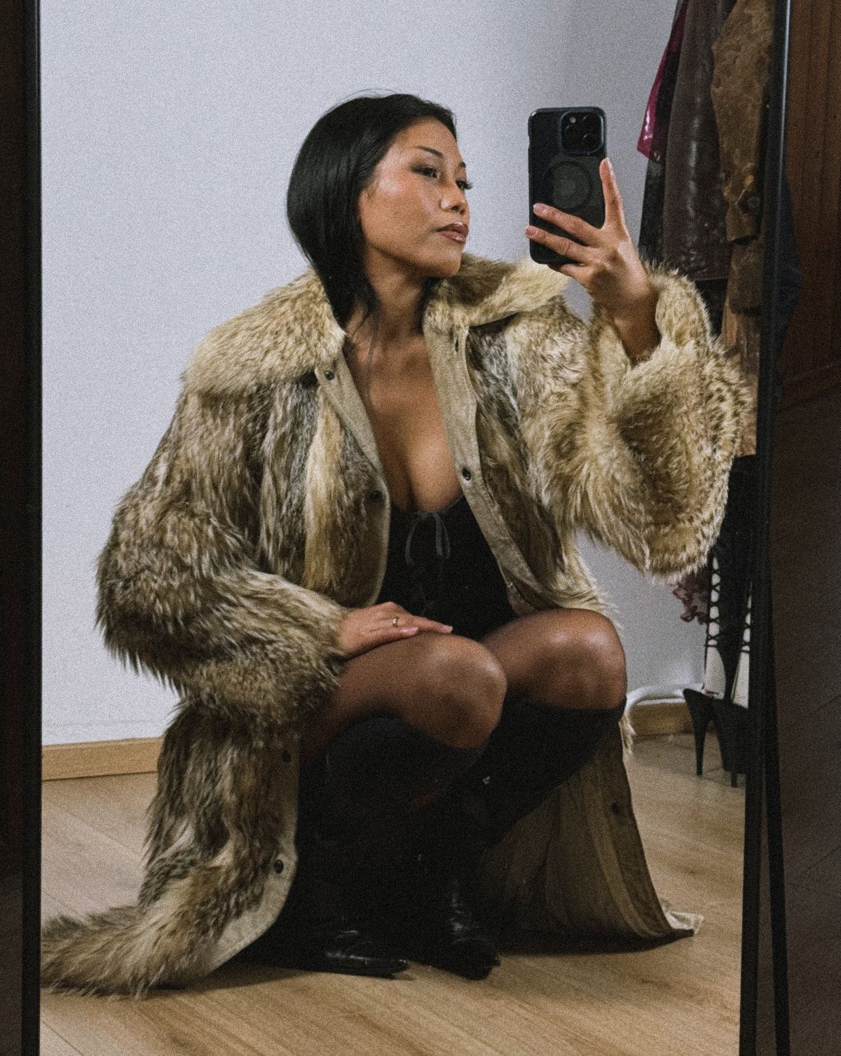 I’m selling this vintage coat