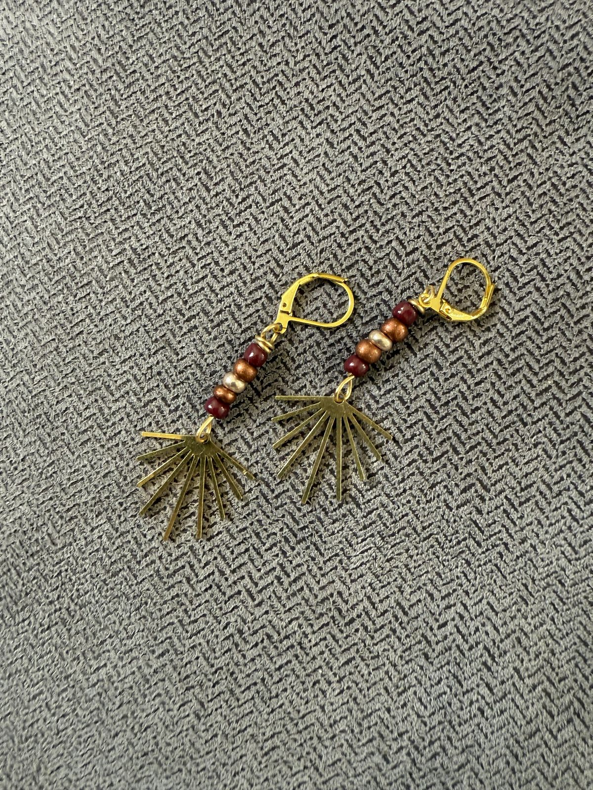 Earrings goldtone beaded
