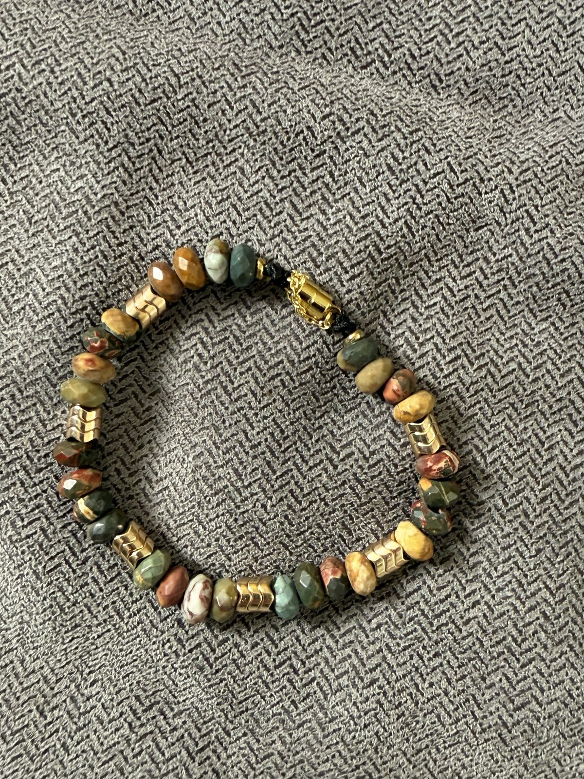 Bracelet 7in Blood Agate, magnetic clasp