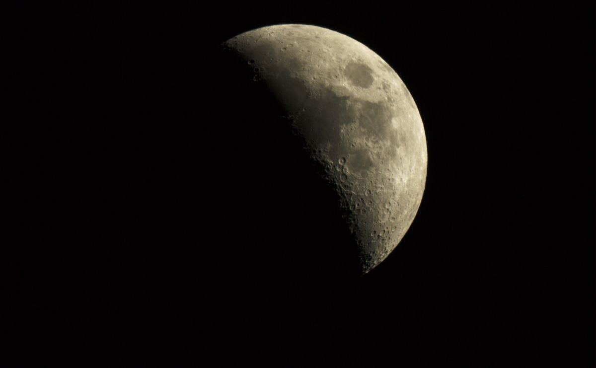 Waxing Crescent 39 percent
