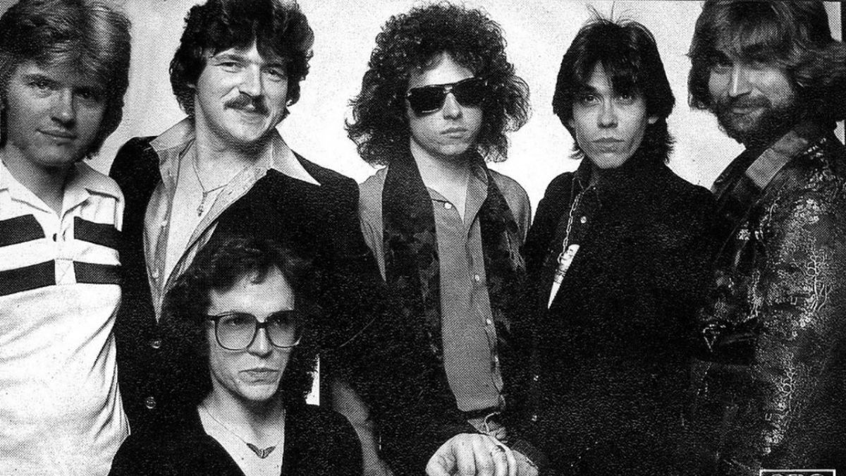 Toto - I Won't Hold You Back (VER 2)