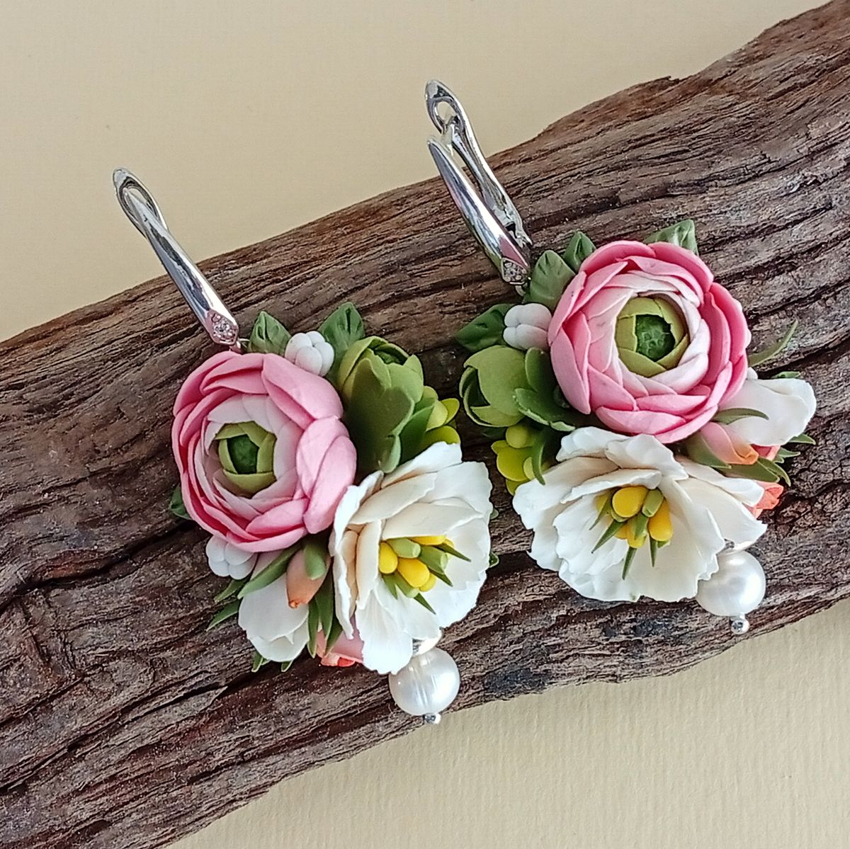 Handmade Polymer Clay Flower Earrings – Realistic Floral Jewelry with Pearls, One of a Kind, Romantic Botanical Earrings