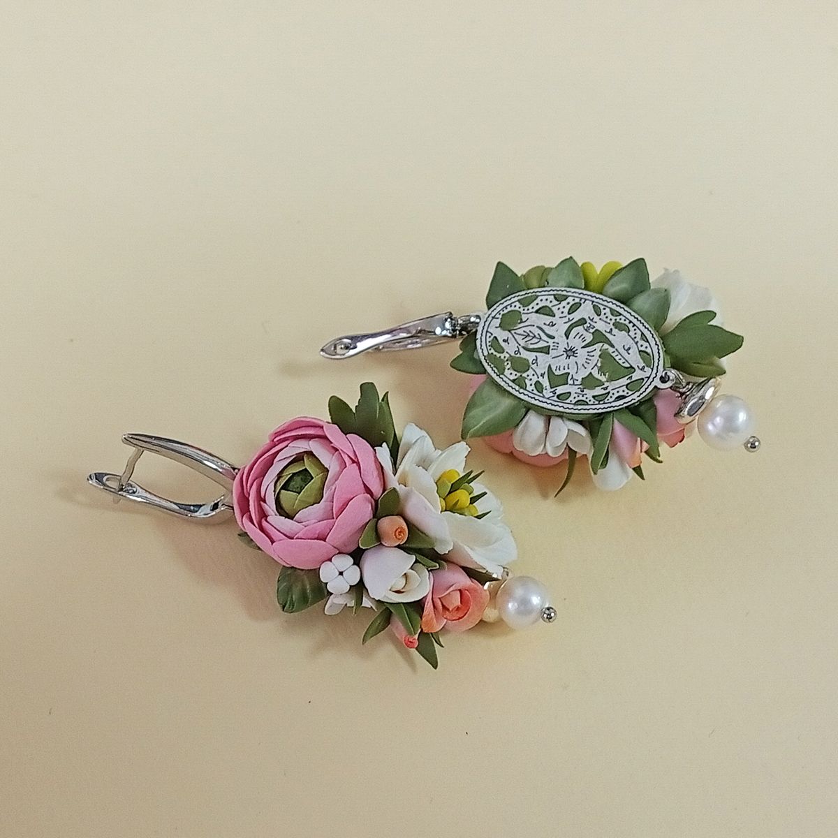Handmade Polymer Clay Flower Earrings – Realistic Floral Jewelry with Pearls, One of a Kind, Romantic Botanical Earrings