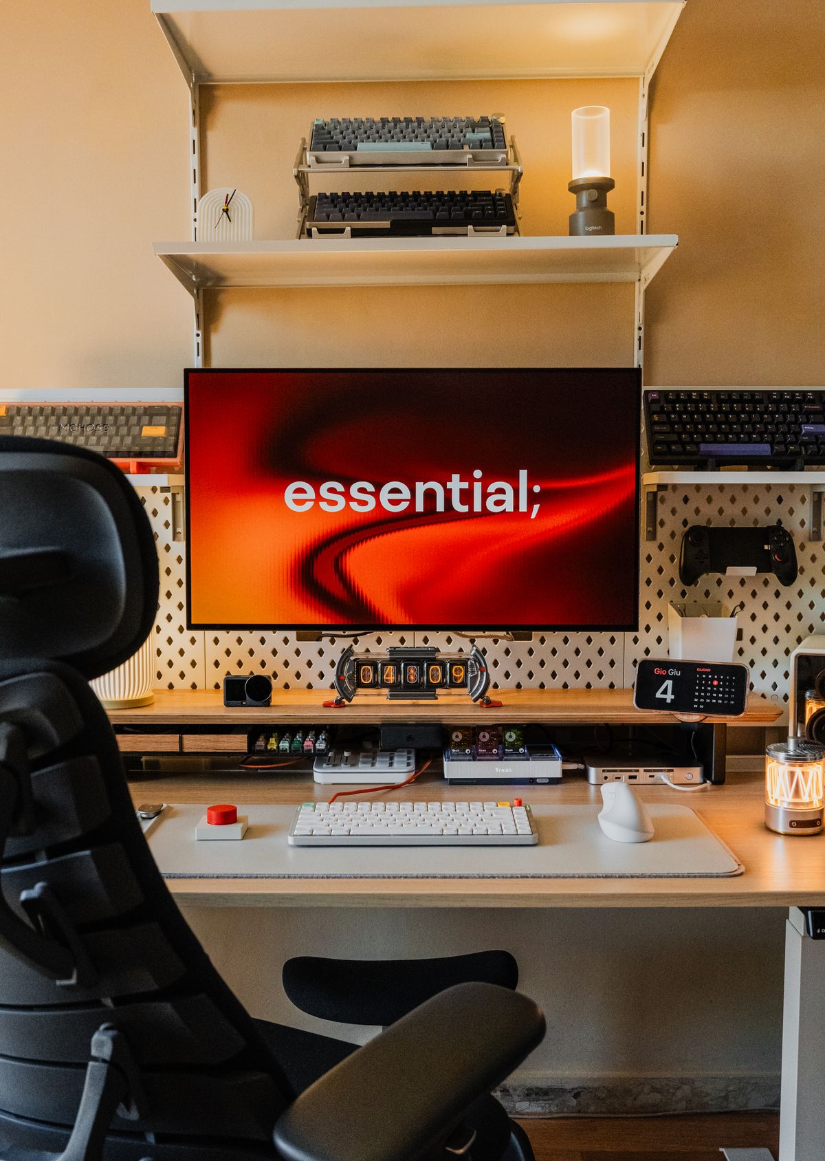 "essential" Wallpaper Pack