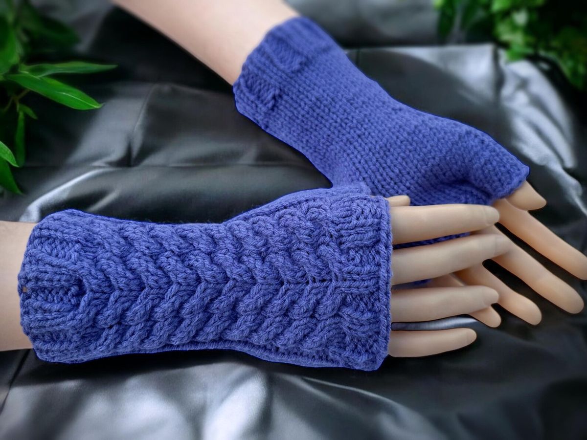 Cable Knit Fingerless Gloves - PDF Download